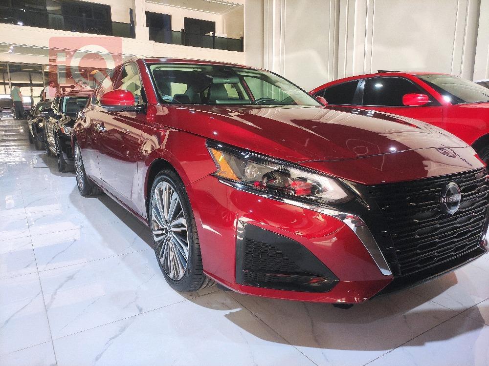 نيسان ألتيما